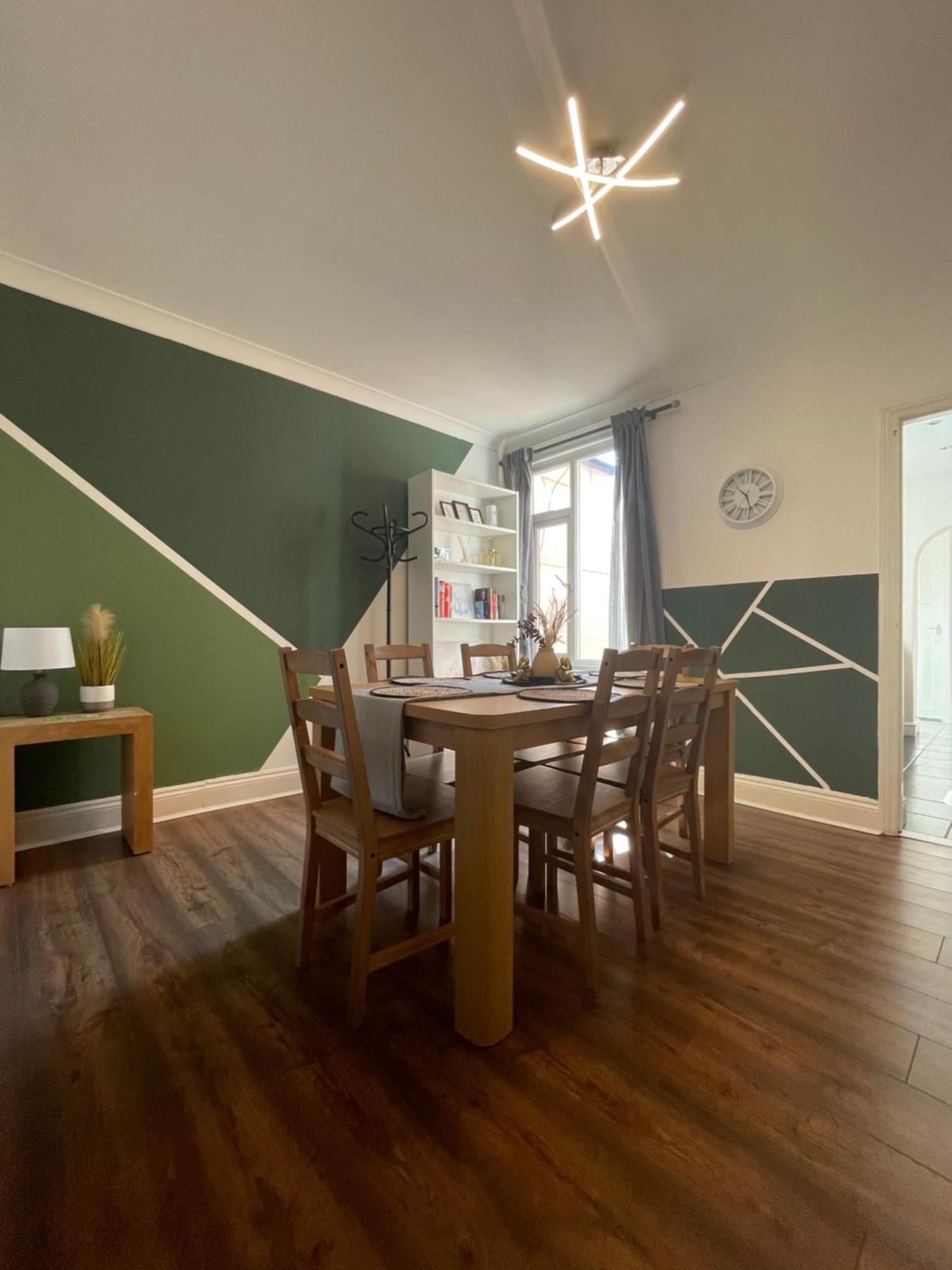 Home Sweet Home In Rg1 With Free Parking Reading Exterior foto