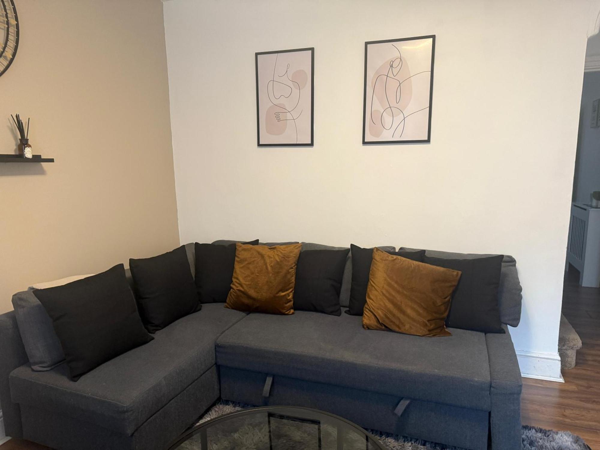 Home Sweet Home In Rg1 With Free Parking Reading Exterior foto